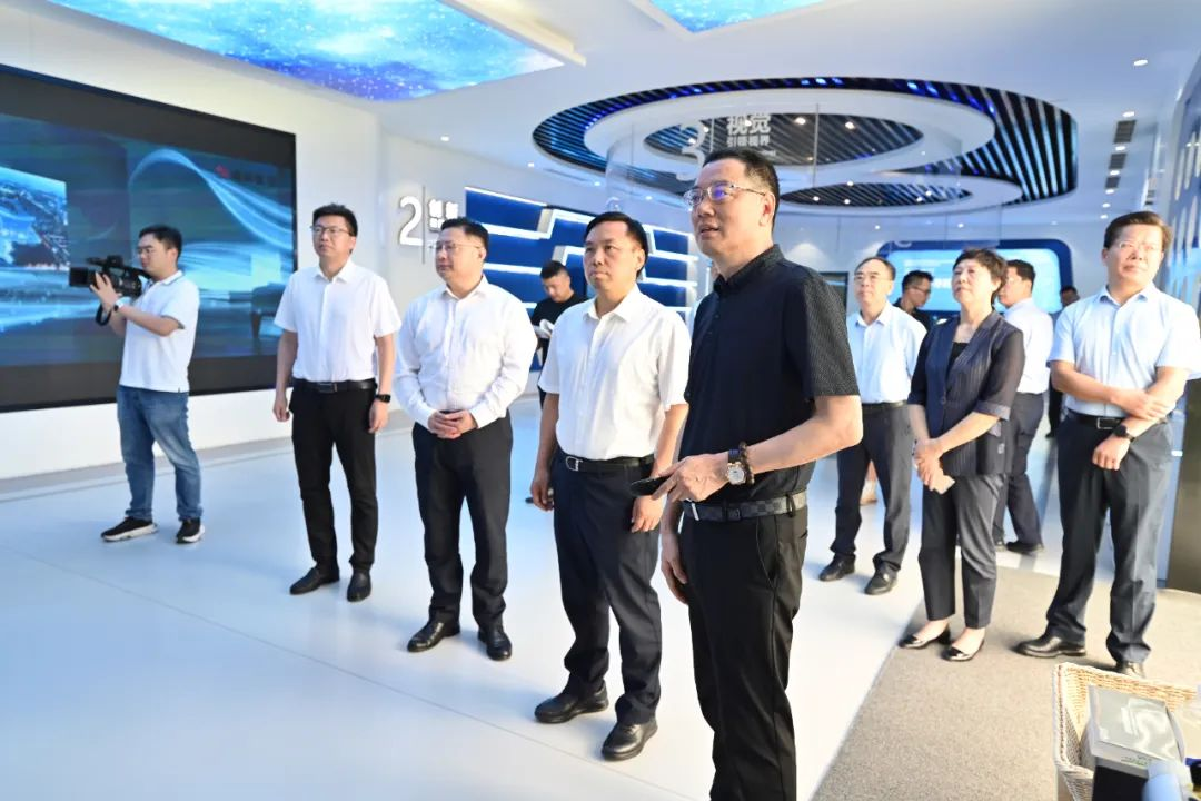 連云港市市長(zhǎng)邢正軍一行蒞臨江蘇慧智新材調(diào)研(圖1) 連云港市市長(zhǎng)邢正軍一行蒞臨江蘇慧智新材調(diào)研(圖1)