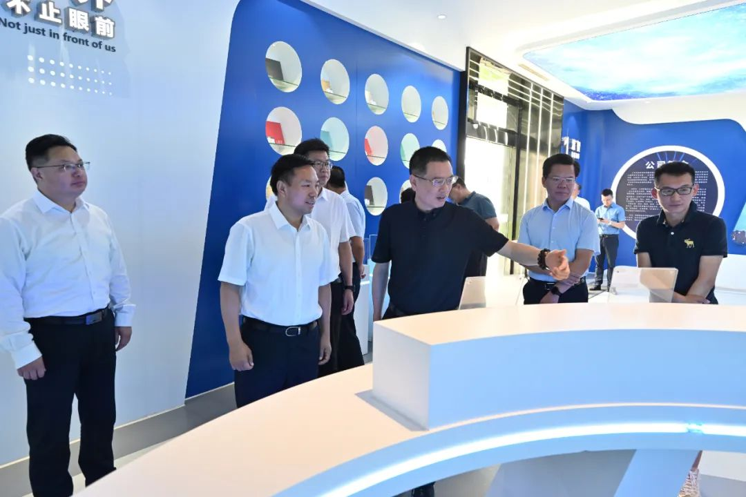連云港市市長(zhǎng)邢正軍一行蒞臨江蘇慧智新材調(diào)研(圖2) 連云港市市長(zhǎng)邢正軍一行蒞臨江蘇慧智新材調(diào)研(圖2)